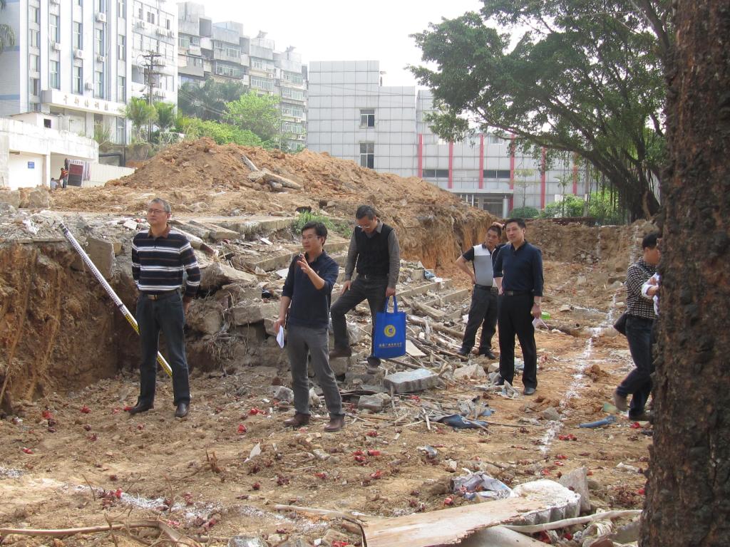 夏良玉副书记指导景观工程改造